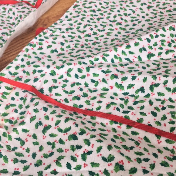 Handmade Christmas tree skirt - Picture 3 of 10